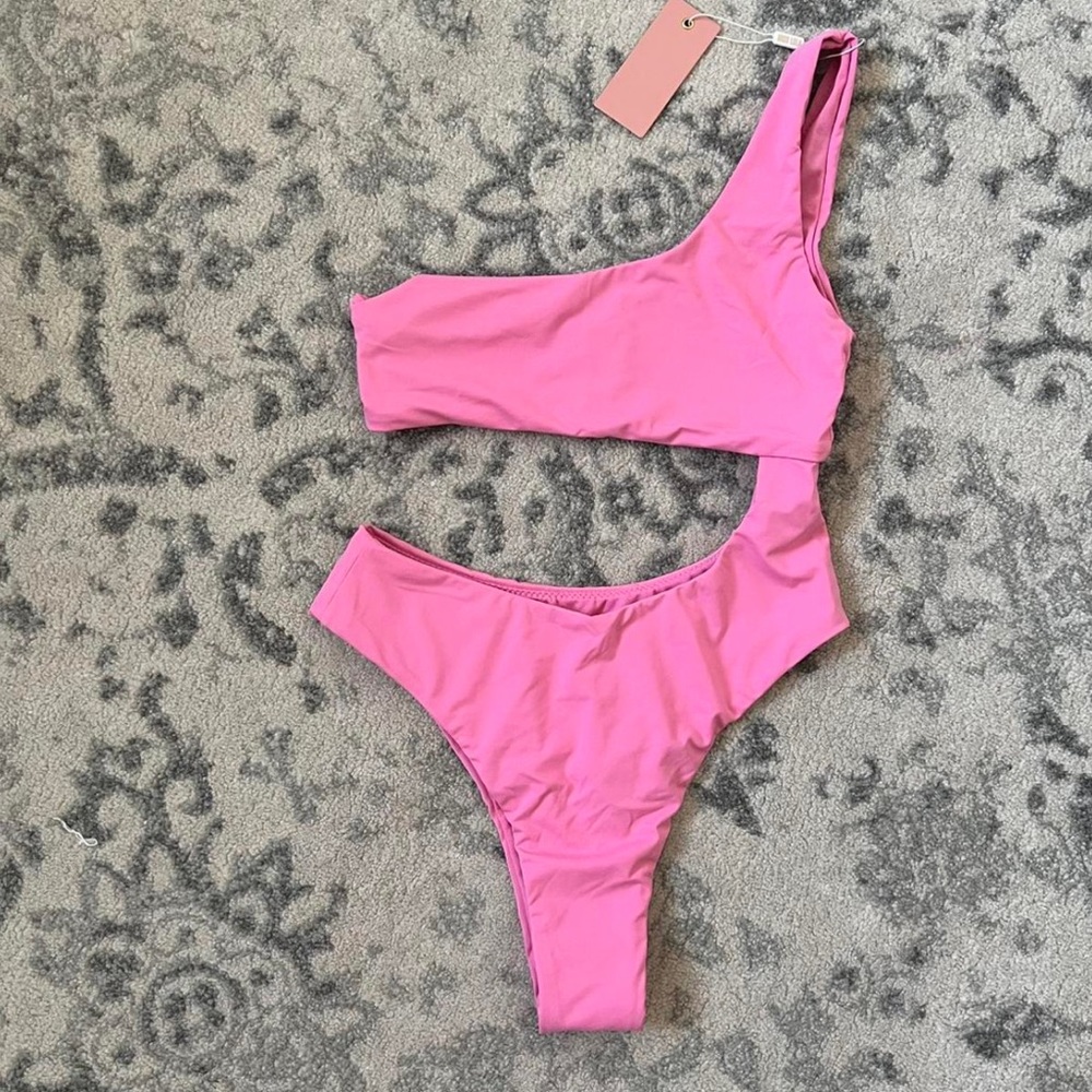 Miss Lola Swimsuit - Picture 3 of 3